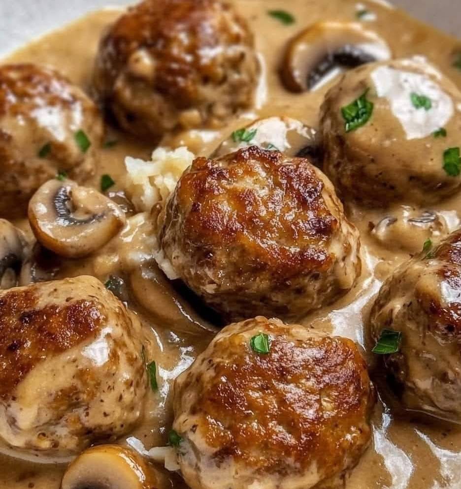 Boulettes de Viande Maison avec Sauce à la Crème et aux Champignons