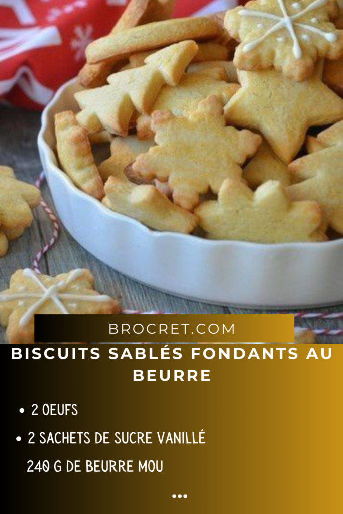 Biscuits sablés fondants au beurre en forme d’étoiles et de sapins, joliment dorés