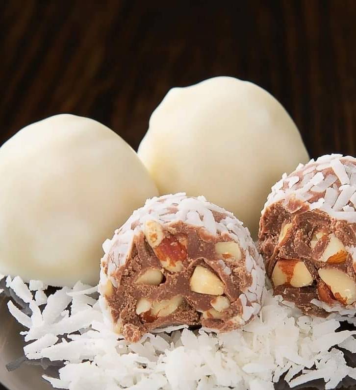 Truffes Chocolatées à la Noix de Coco et Noisettes