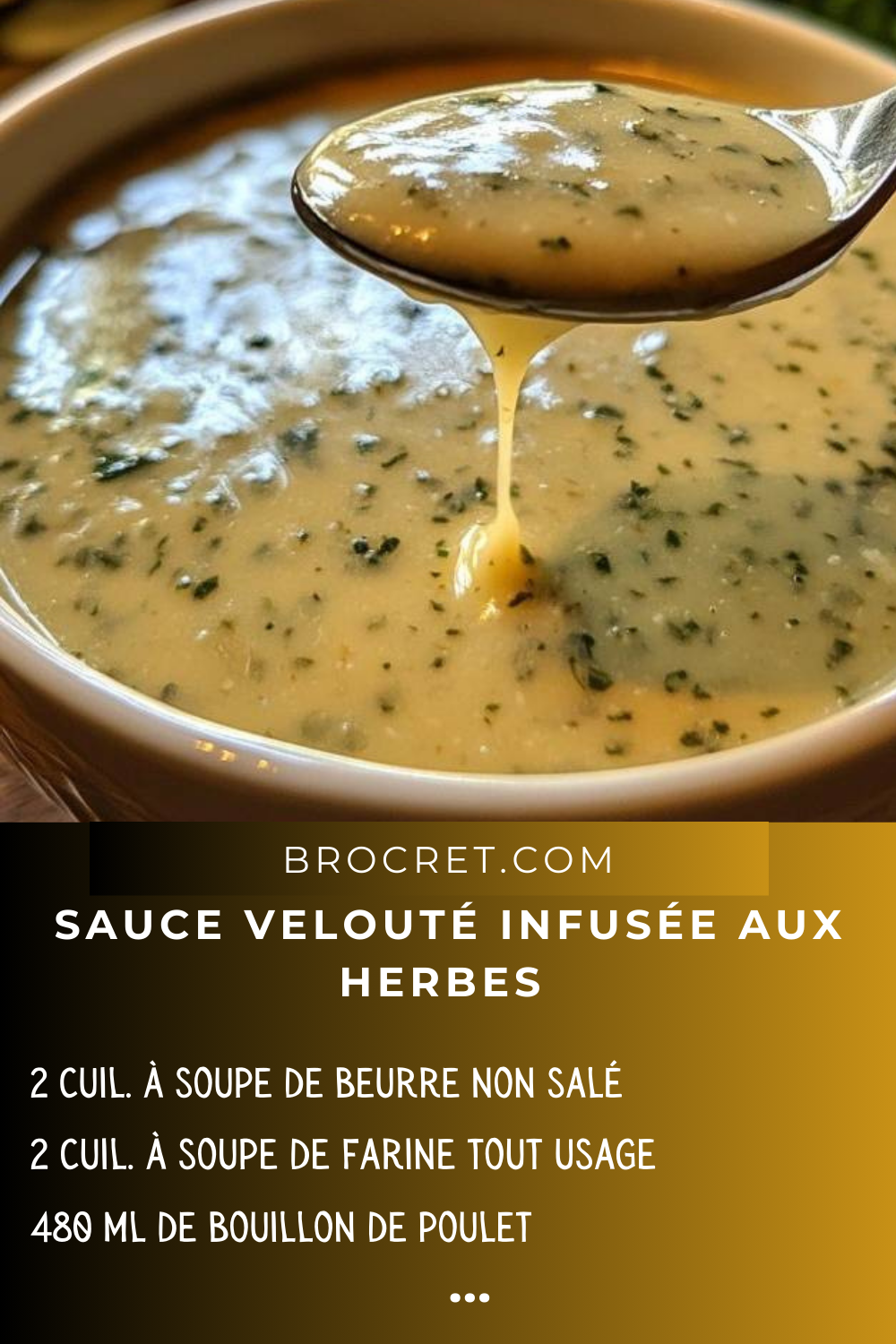 Une sauce velouté infusée aux herbes servie dans une saucière