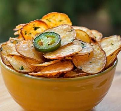 Chips maison croustillantes au jalapeño et herbes Simple