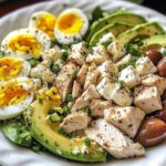 Salade de Poulet Avocat Œufs et Feta Simple