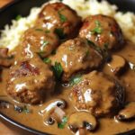 Les boulettes de viande avec sauce crémeuse aux champignons